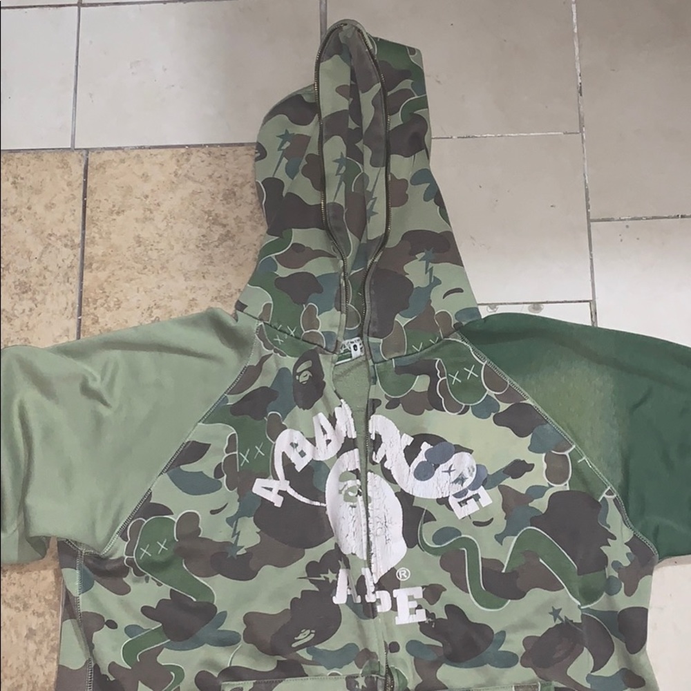 Vintage Bape x Kaws sweater (RARE PIECE)
